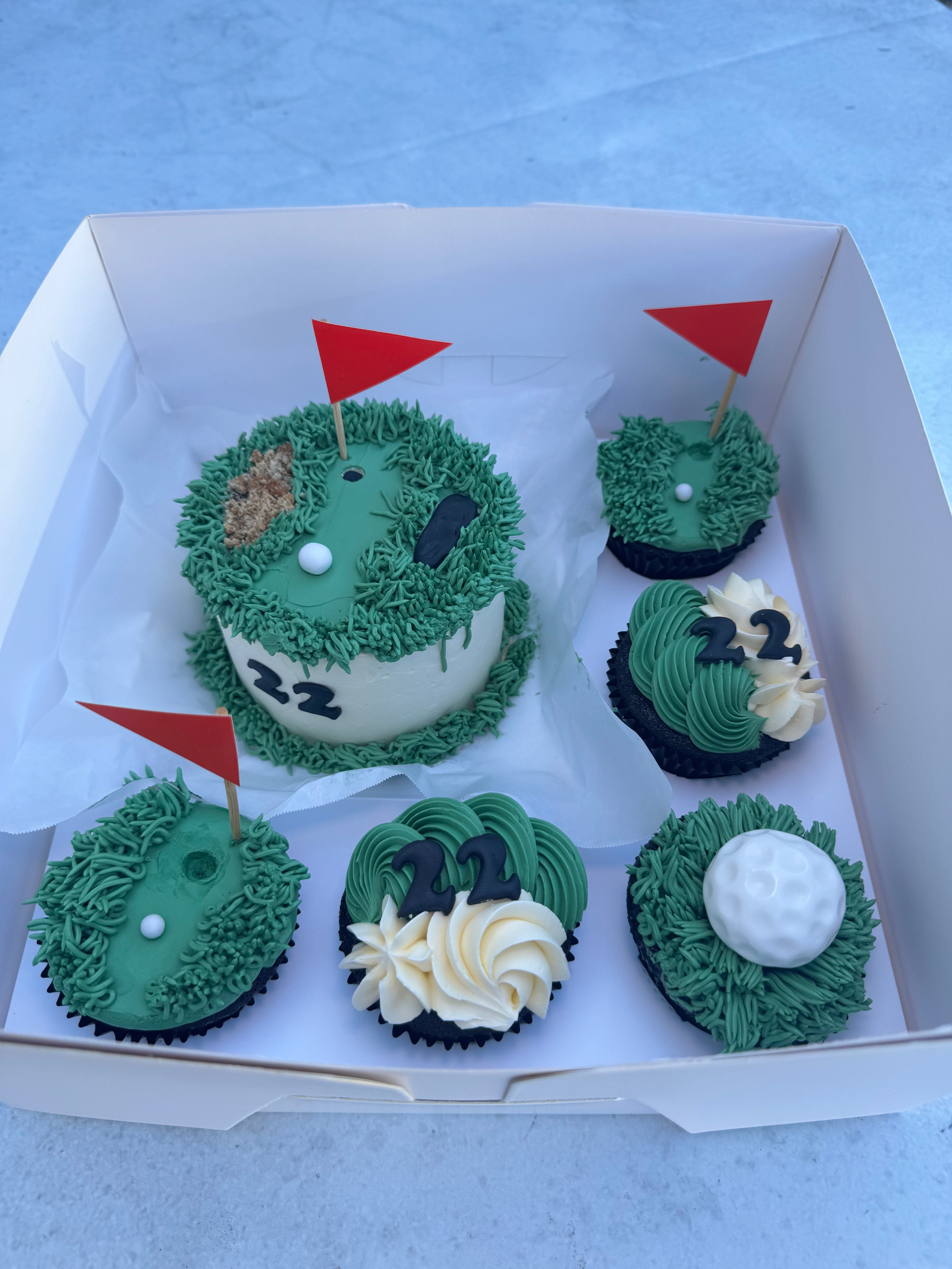 Hole-in-one Golf Bento & Cupcake Combo